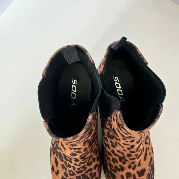 Soda Chelsea Ankle Boot Booties Womens 7 Animal Print 🐅 - Picture 5 of 9